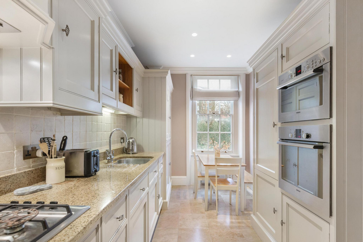 Holland Park Avenue