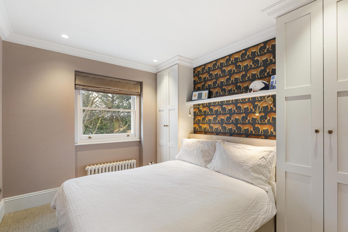 Holland Park Avenue